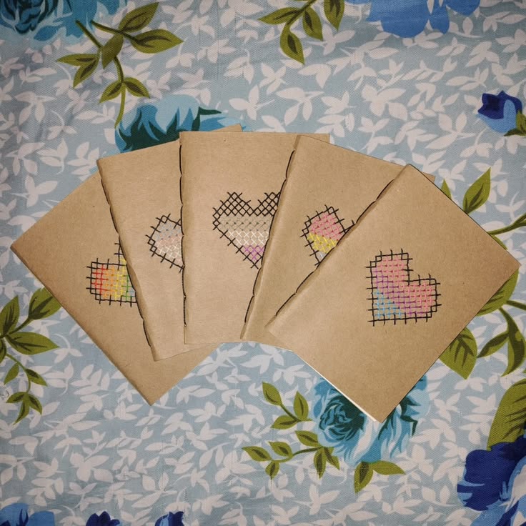 Caderno A6 bordado com 60 páginas
