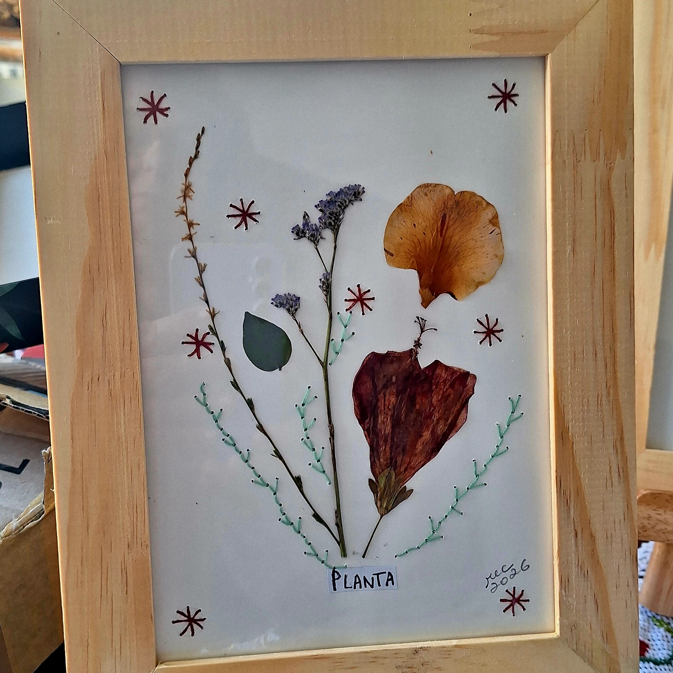 Folhas, flores e bordado