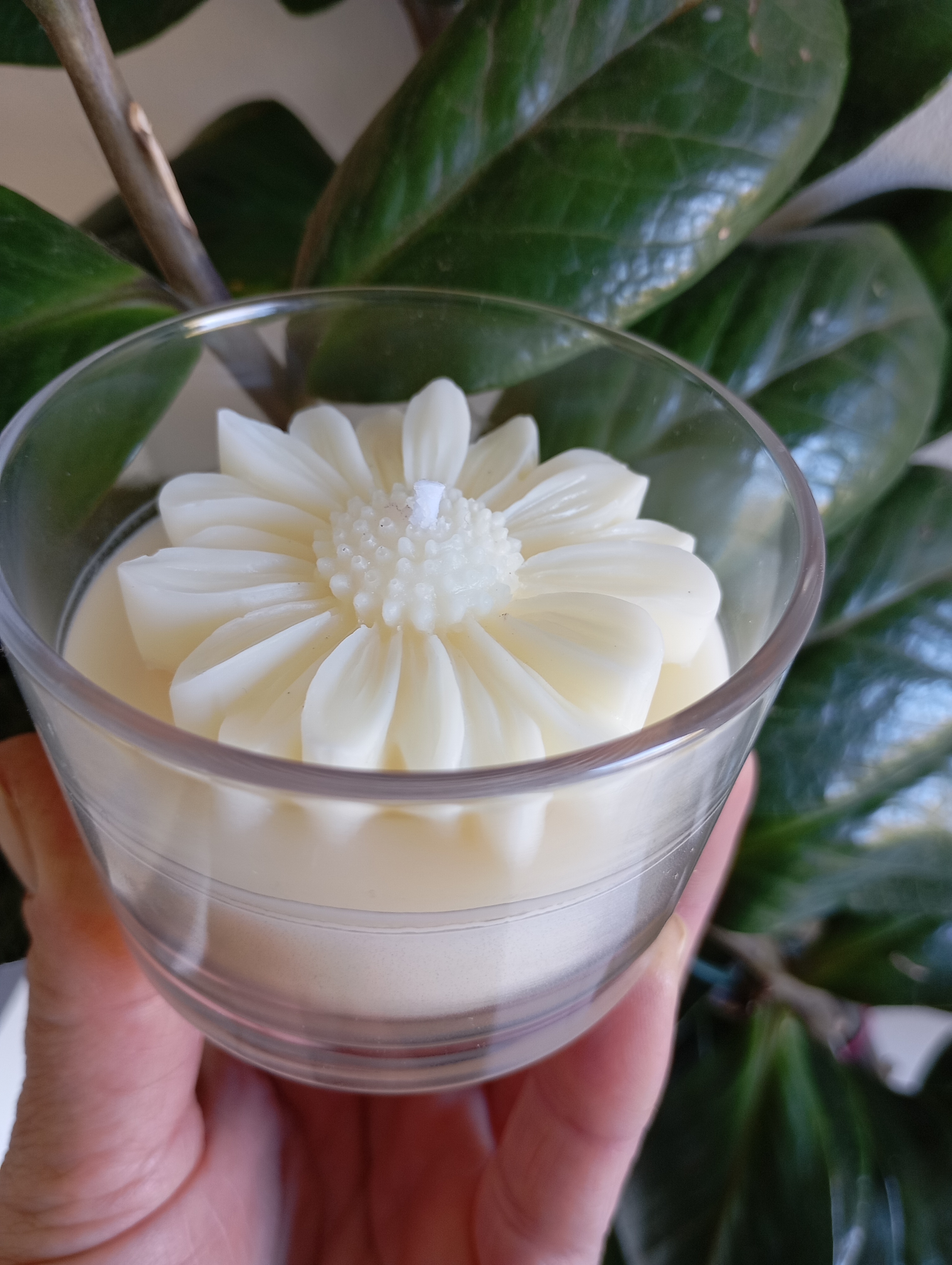 Velas aromáticas no copo de patê