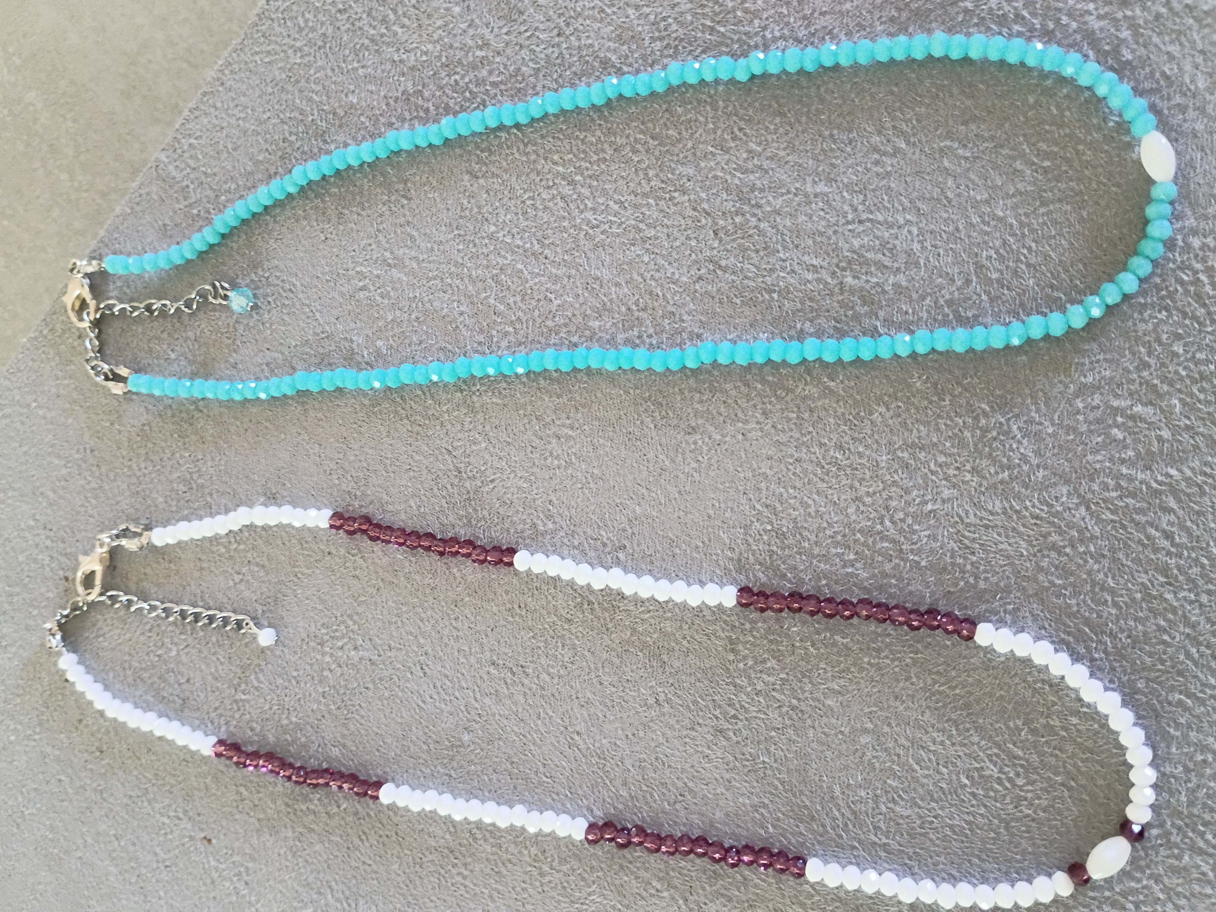 Chokers com cristais de vidro